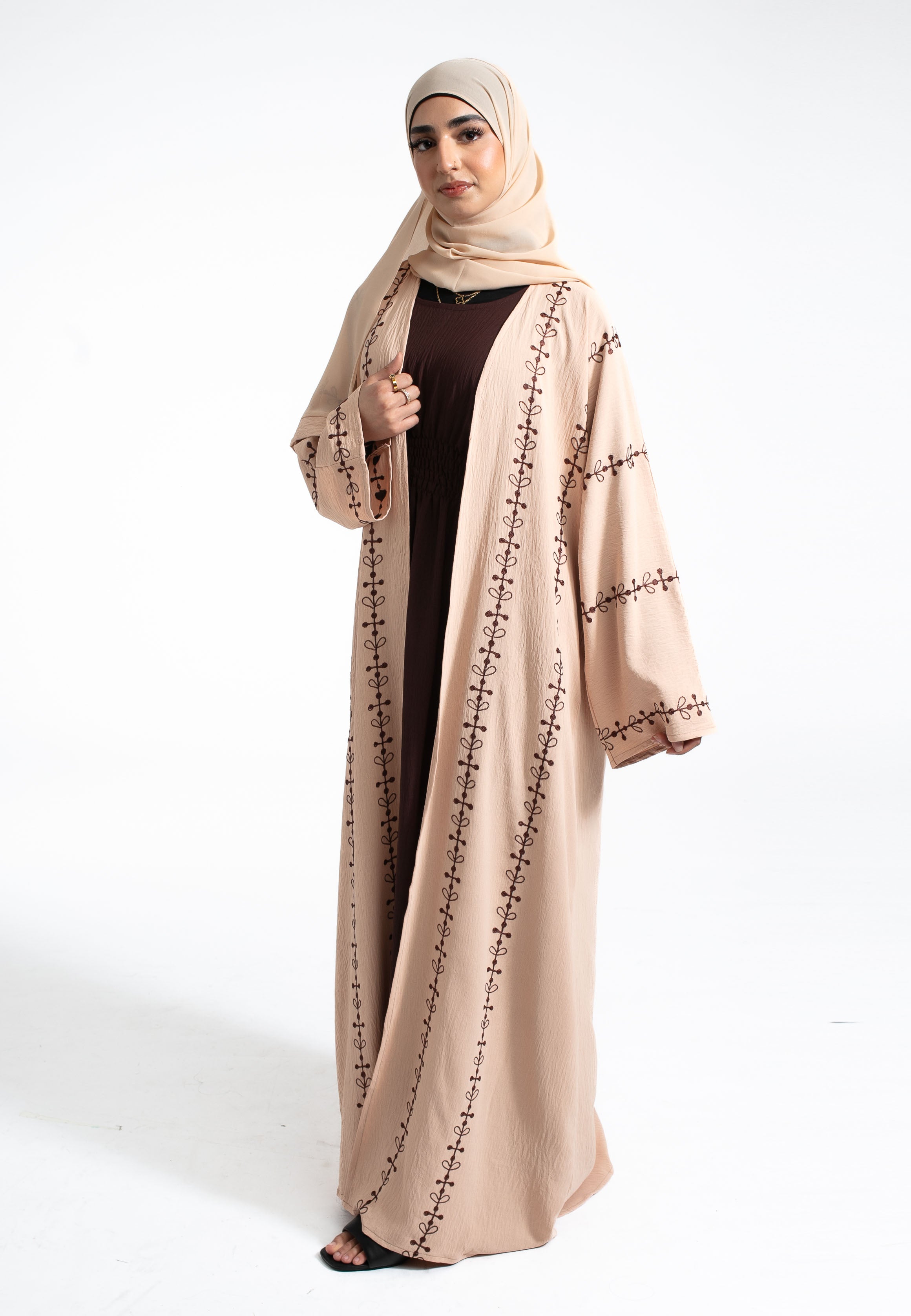 エジプト布ハーヤメーヤ Beige Bliss Open Abaya Set Online - Hayah Al-Muslimah
