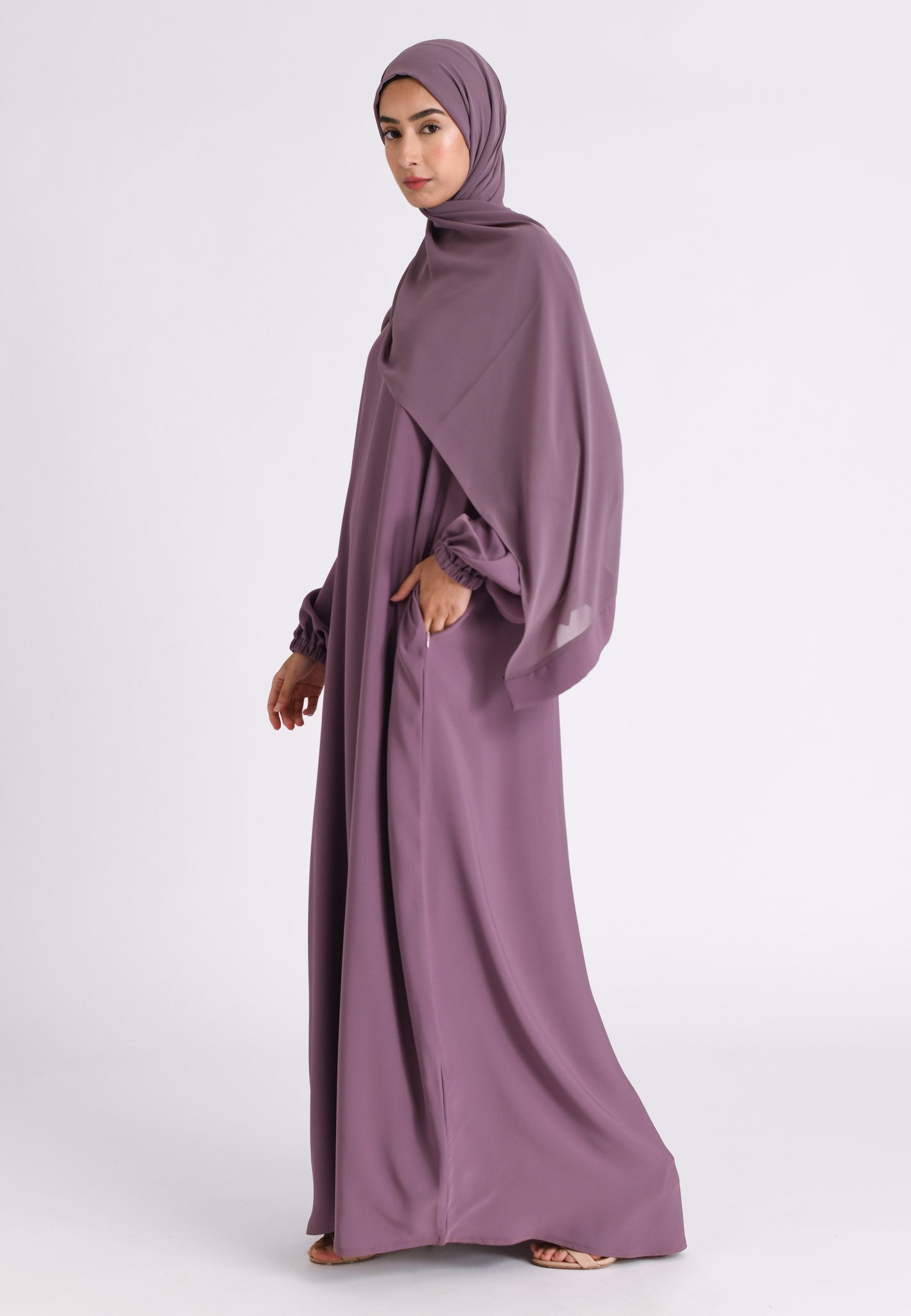 Plain Mulberry Abaya Dress with Zip Pockets For Casual Wear & Umrah – Hayah Al-Muslimah