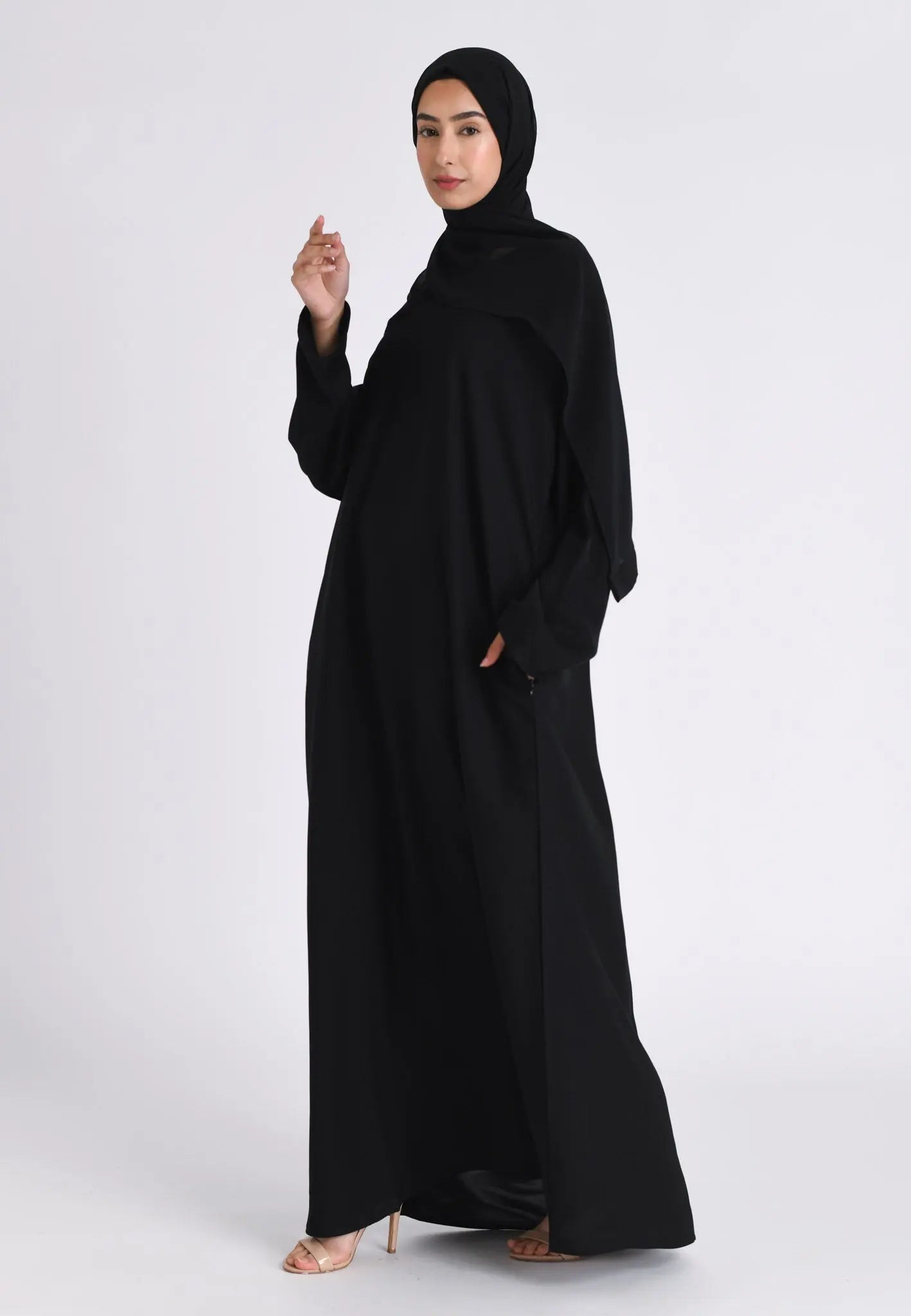 Plain Black Abaya With Zip Pockets Premium Hajj Umrah Abayas UK plain-black-abaya-with-zip-pockets-premium-hajj-umrah-abayas-uk