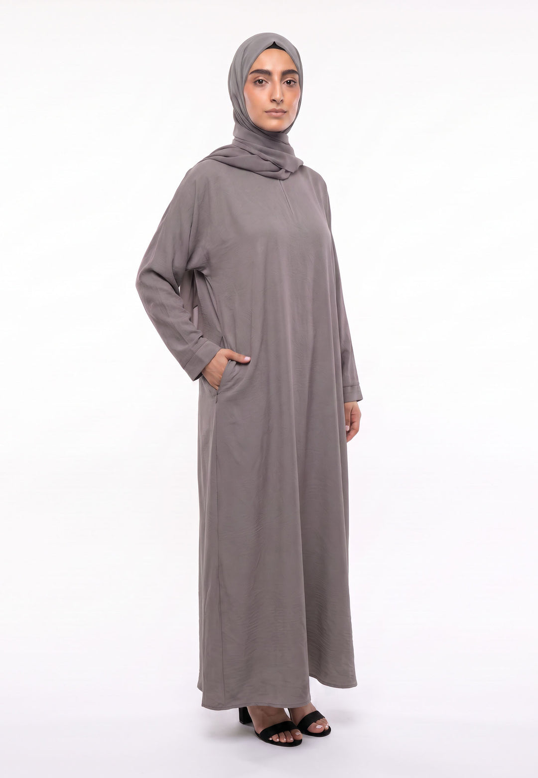 Luxury Bedrock Everyday Closed Abaya with Zip Pockets – Crepe