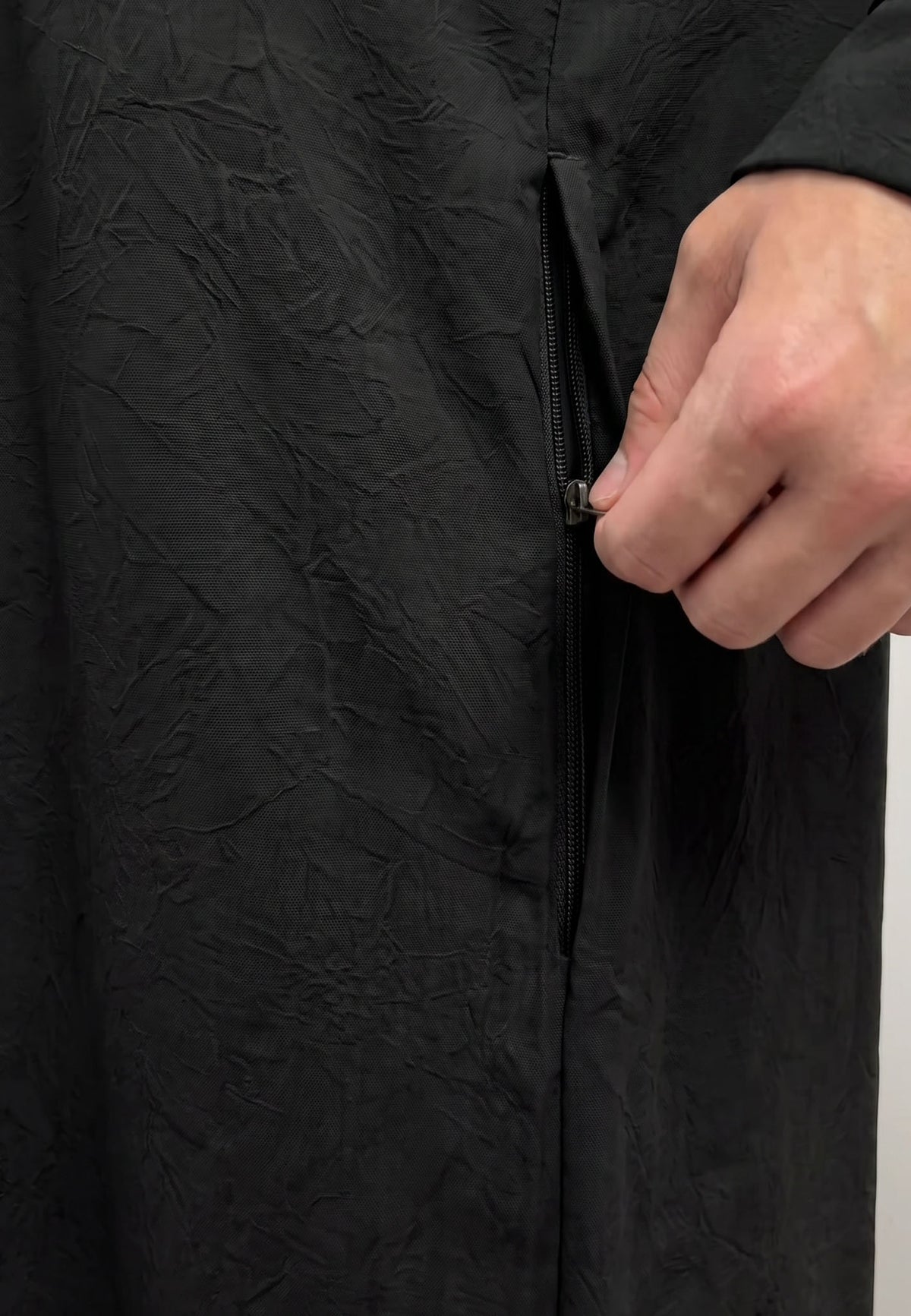 Zip Details of Crepe Abaya