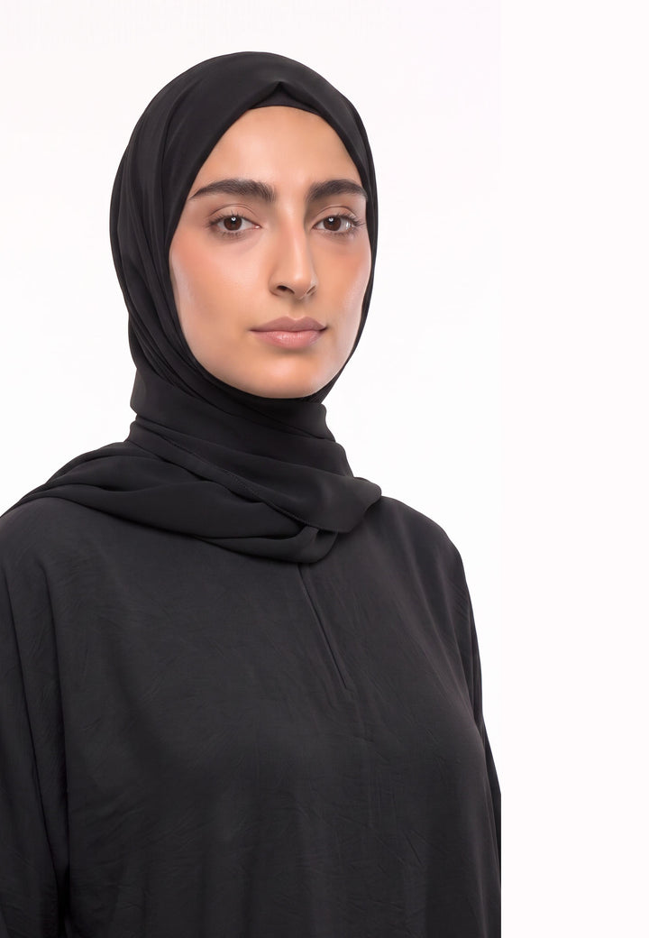 Black Crepe Abaya with Pockets - CloseUp