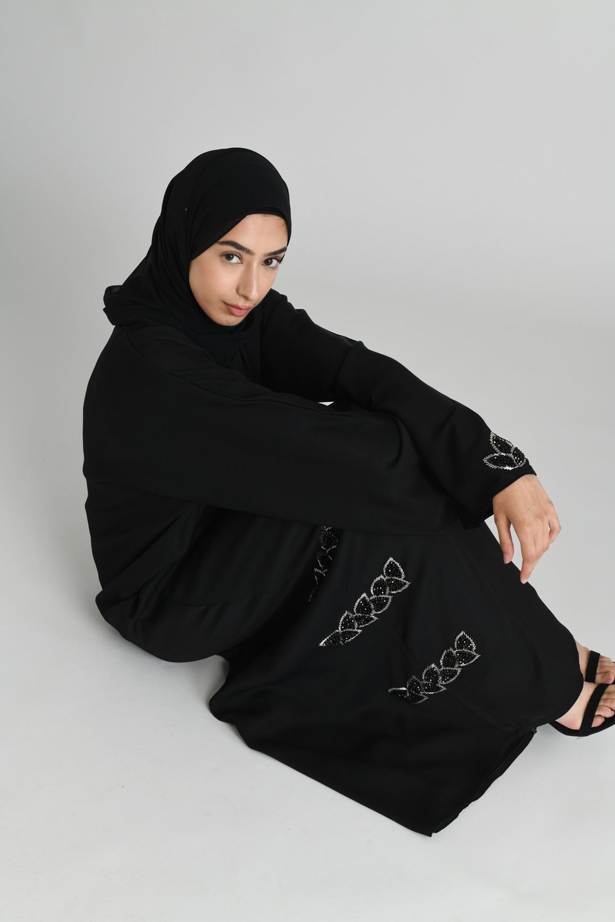 Black Diamond Khaleeji Style Closed Abaya