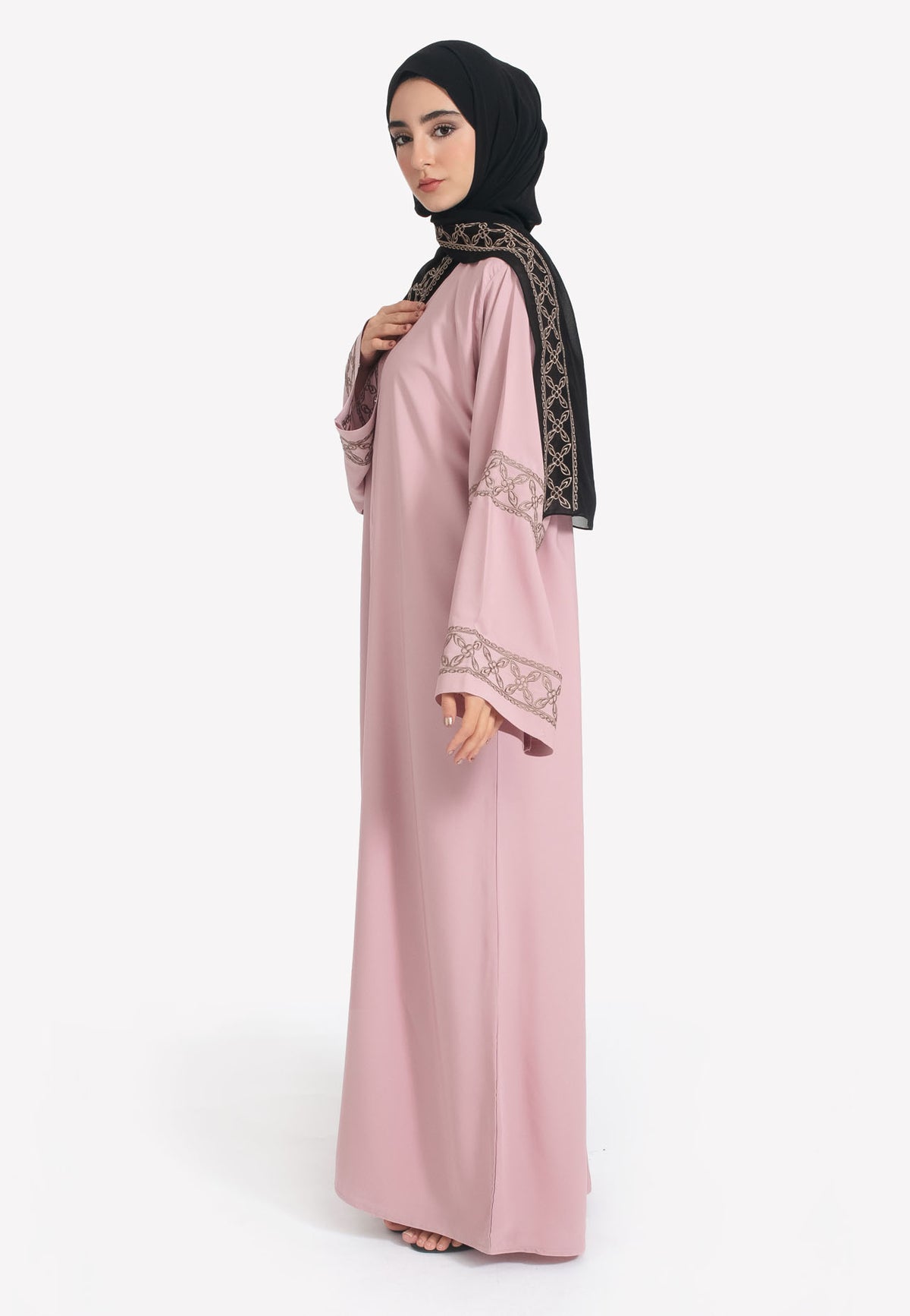 Side of Geometric Embroidered Abaya