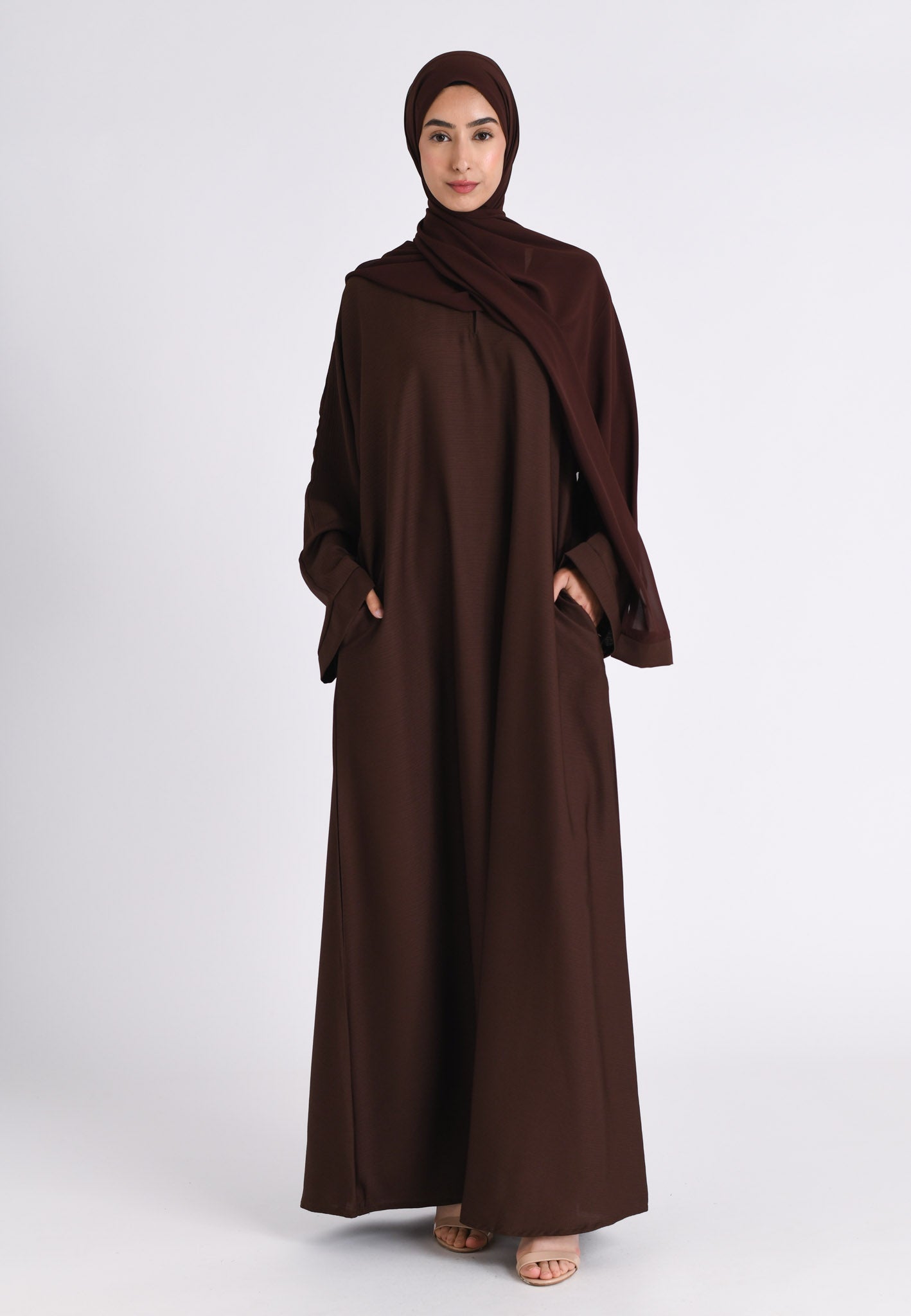 美品　R.U. abbey 39 ダークブラウン Brown Textured Abaya With Zip Pockets (Premium) | Abayas For Hajj