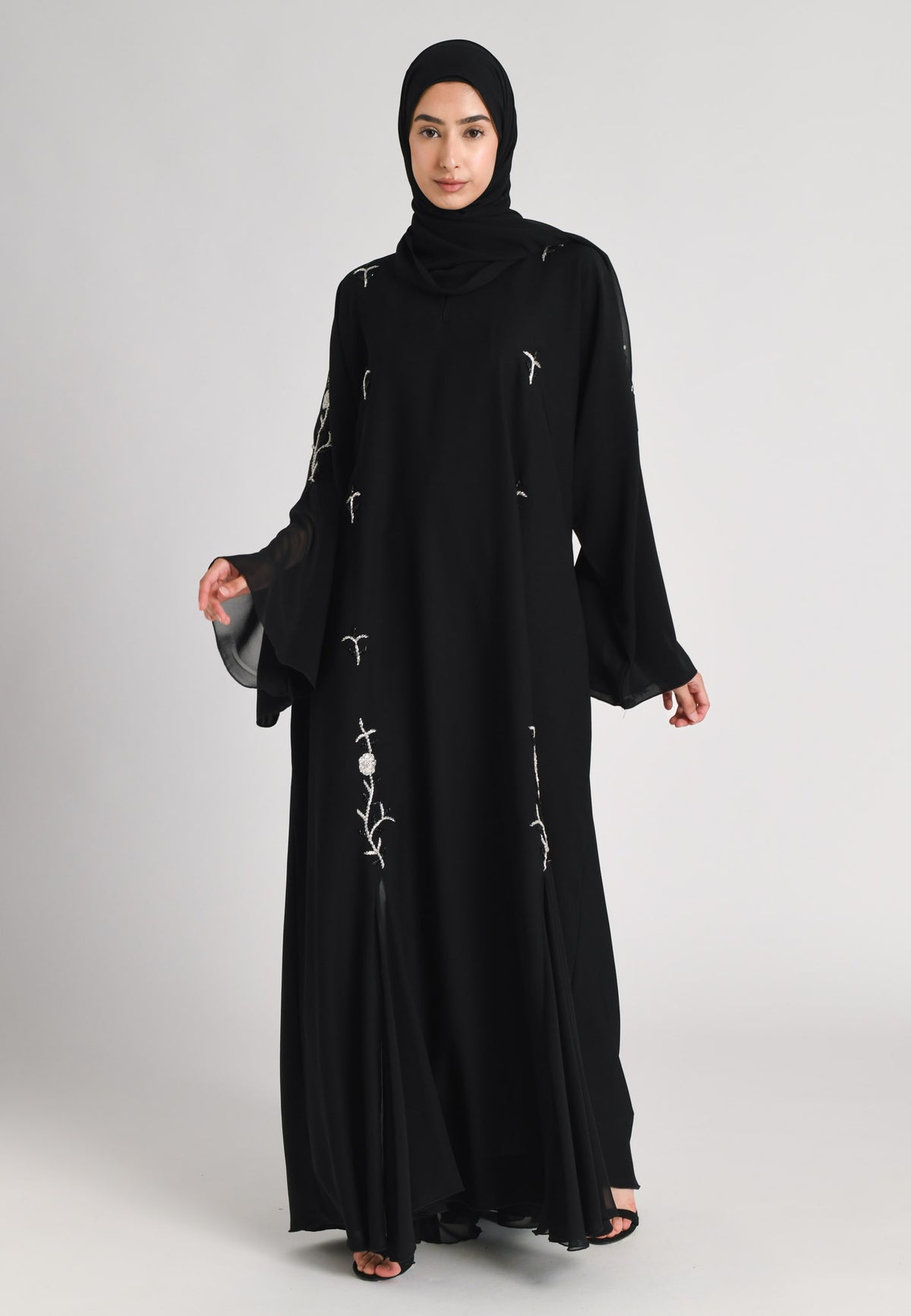 Elegant Flowy Black & Silver A-Line Closed Abaya