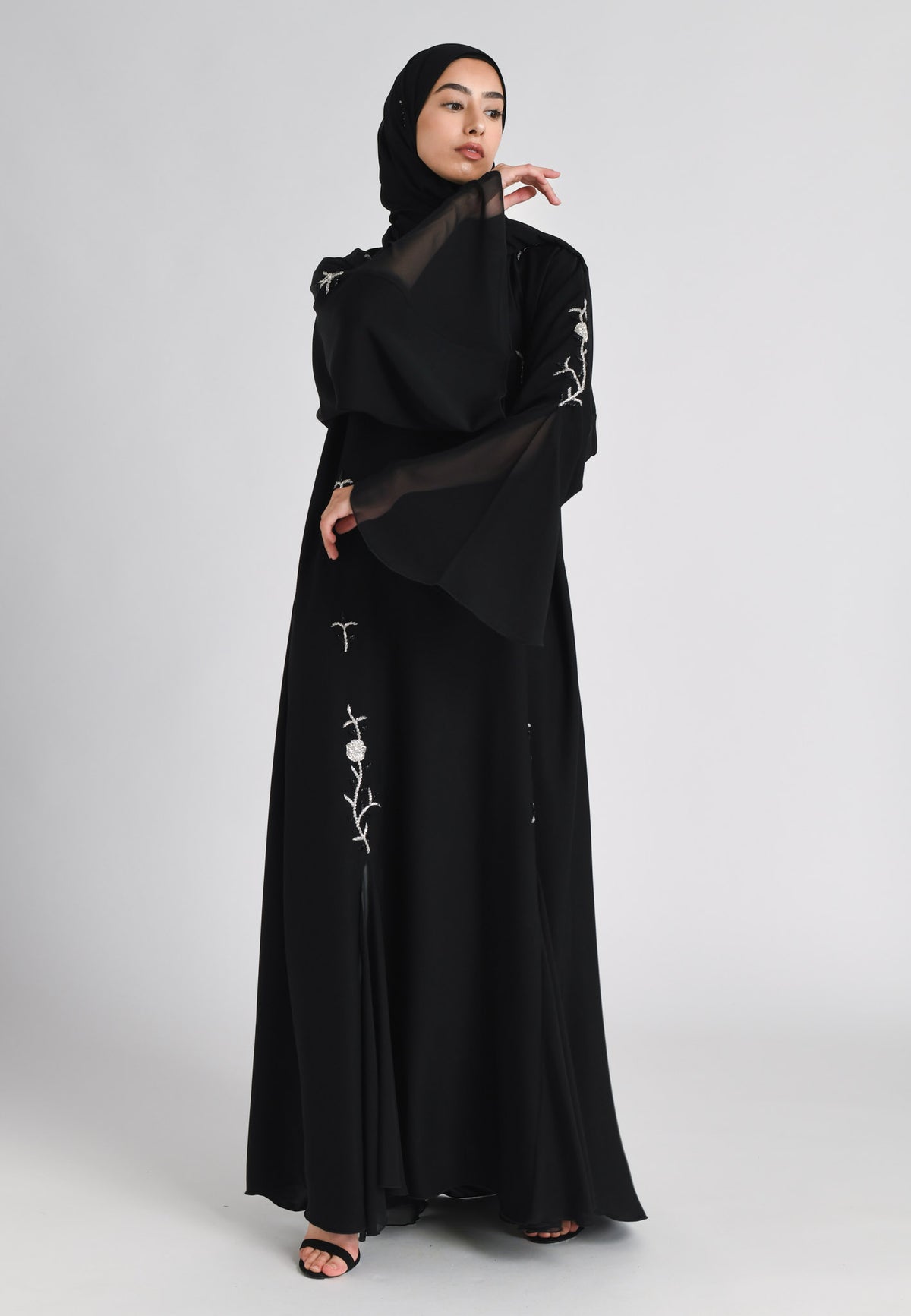 Elegant Flowy Black & Silver A-Line Closed Abaya