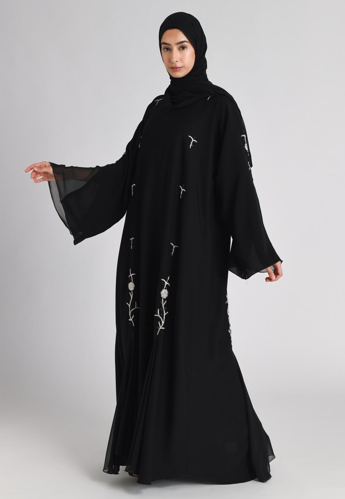 Elegant Flowy Black & Silver A-Line Closed Abaya