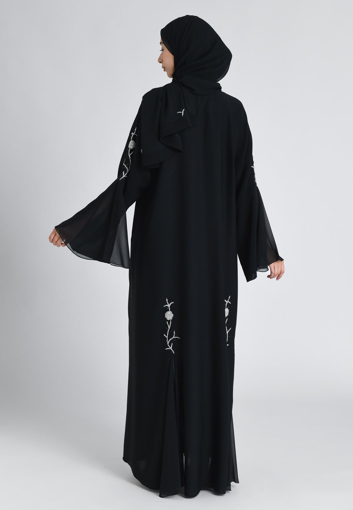 Elegant Flowy Black & Silver A-Line Closed Abaya