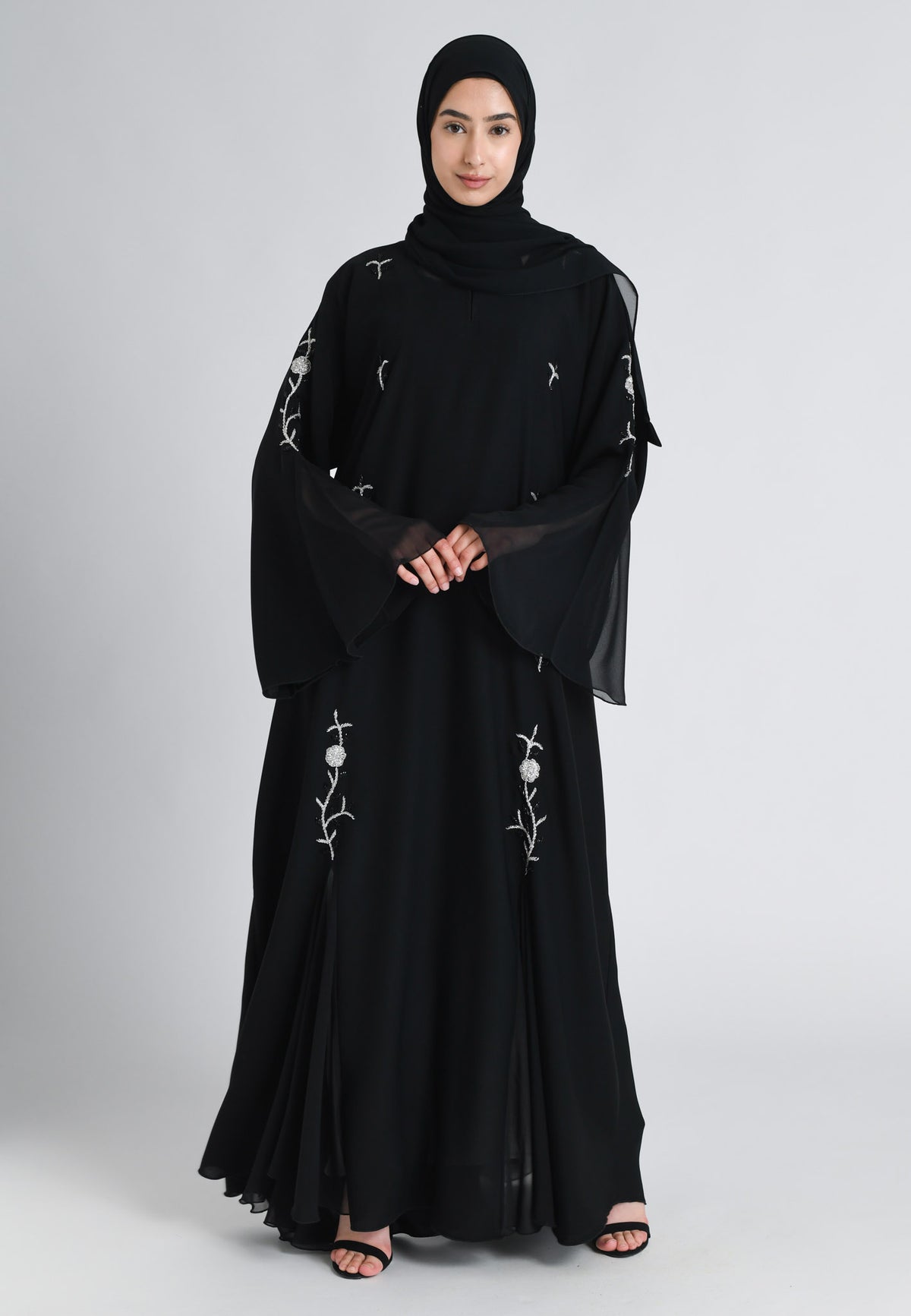 Elegant Flowy Black & Silver A-Line Closed Abaya