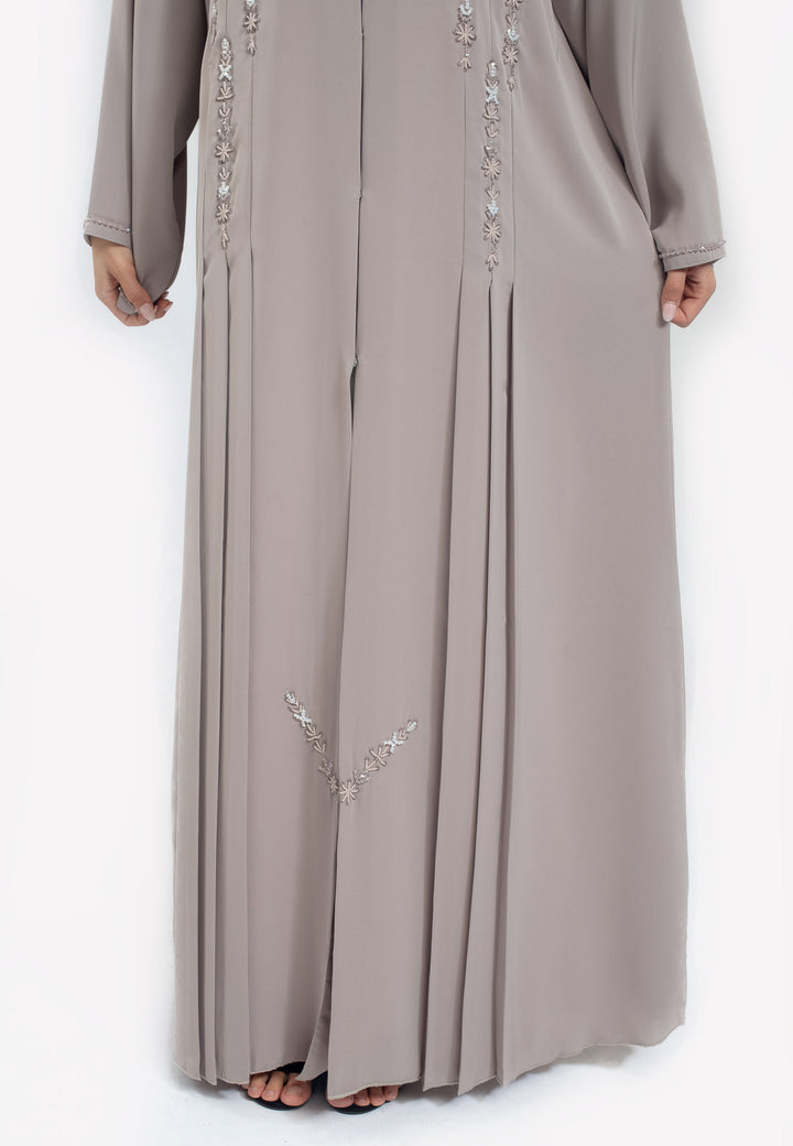 Pleat Details on Grey Graphite Abaya
