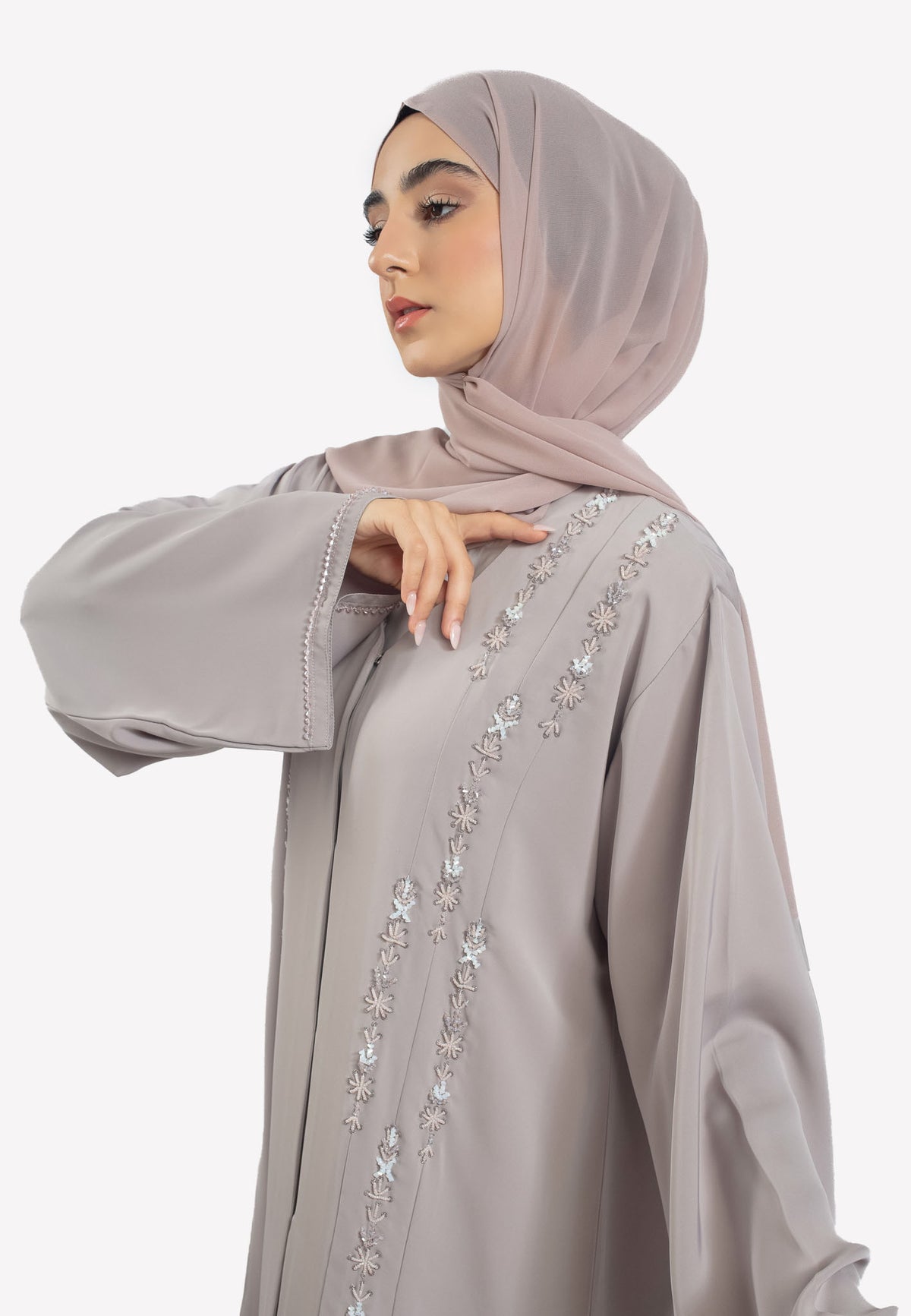 Details on Grey Abaya