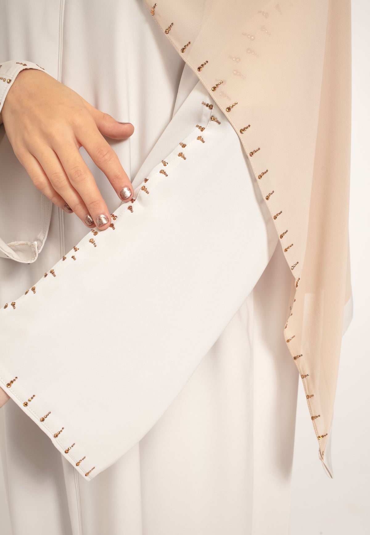 Minimal Beige Closed Abaya - Details