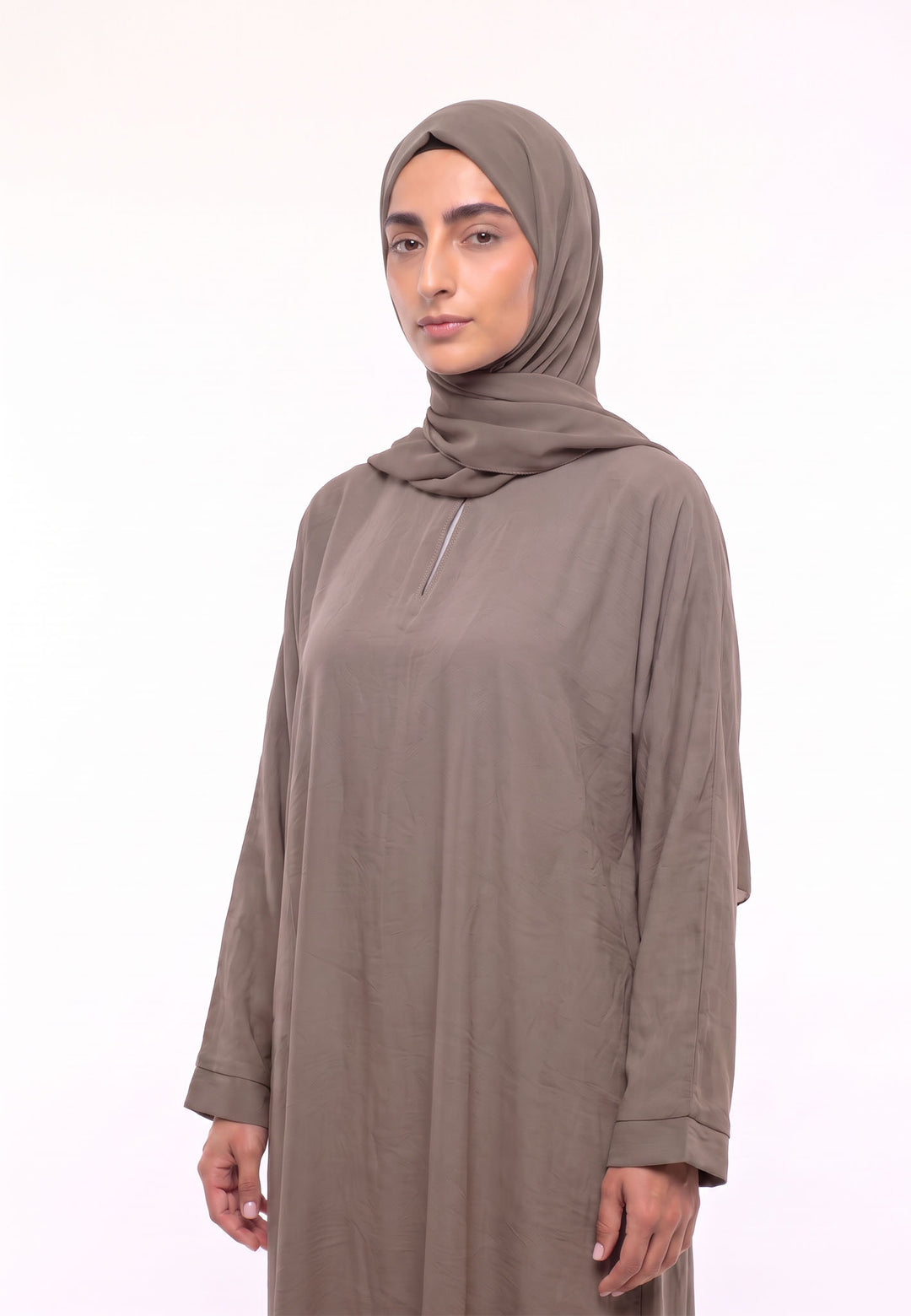 Luxury Mocha Everyday Closed Abaya with Zip Pockets – Crepe