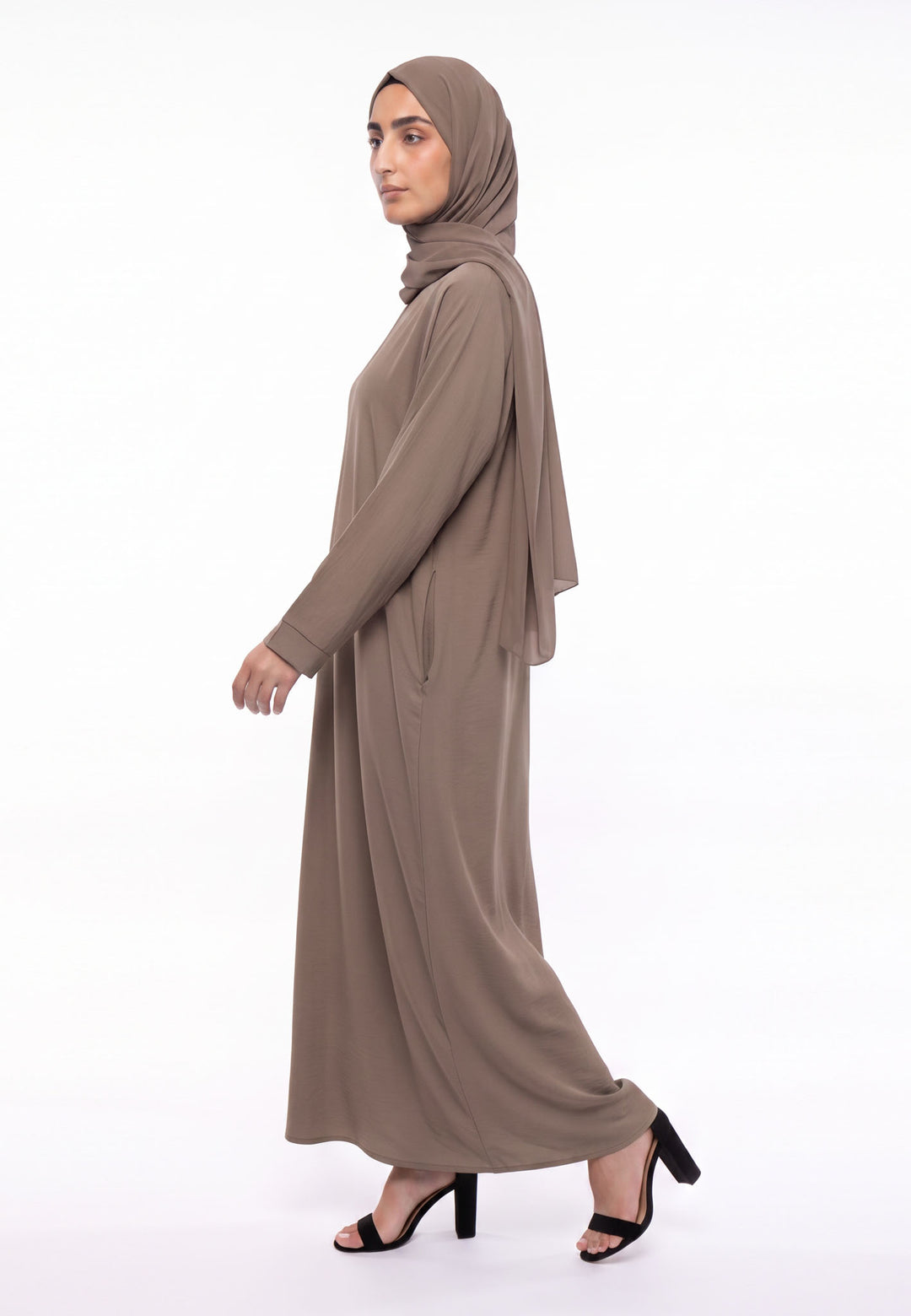 Luxury Mocha Everyday Closed Abaya with Zip Pockets – Crepe