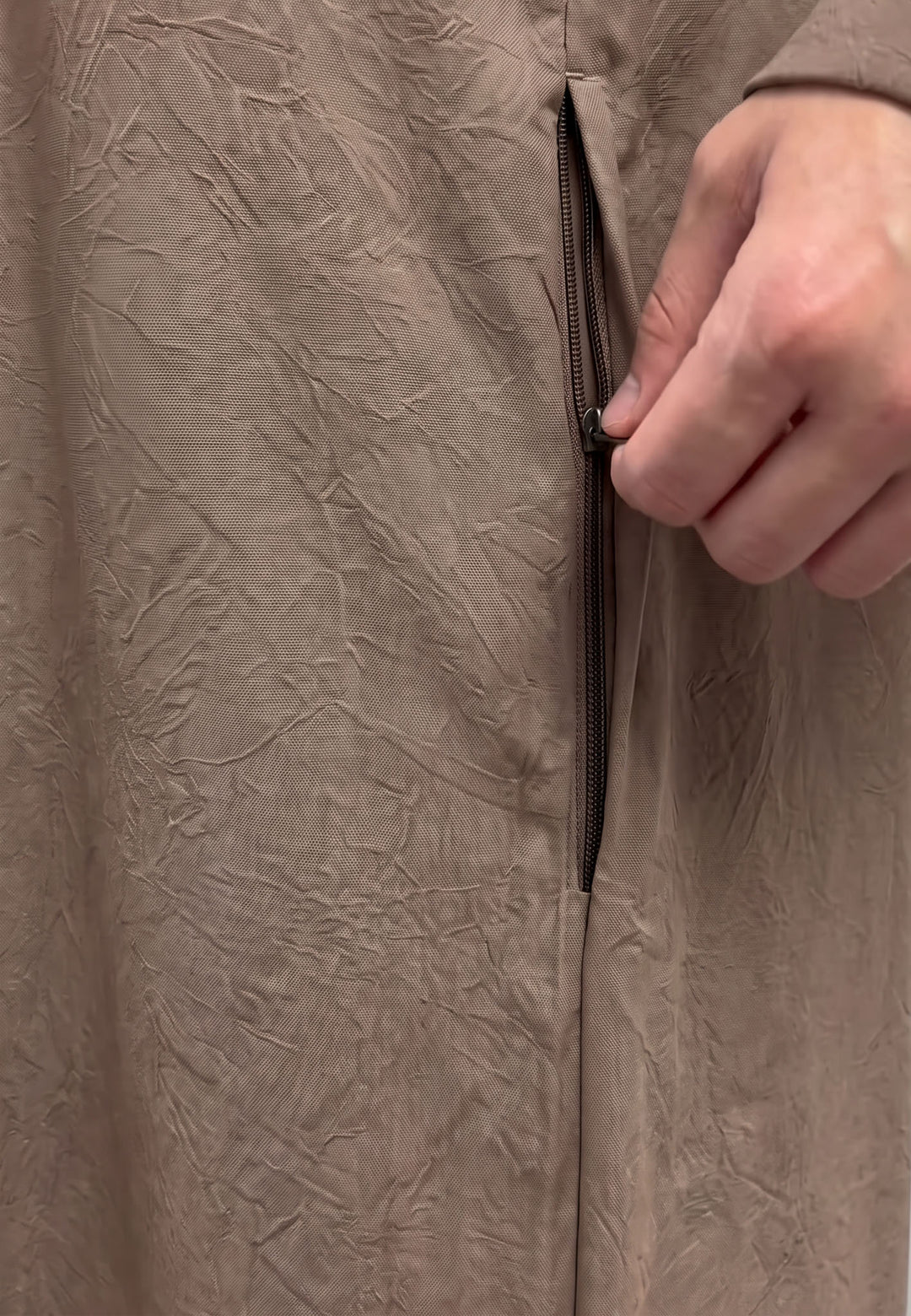 Luxury Mocha Everyday Closed Abaya with Zip Pockets – Crepe