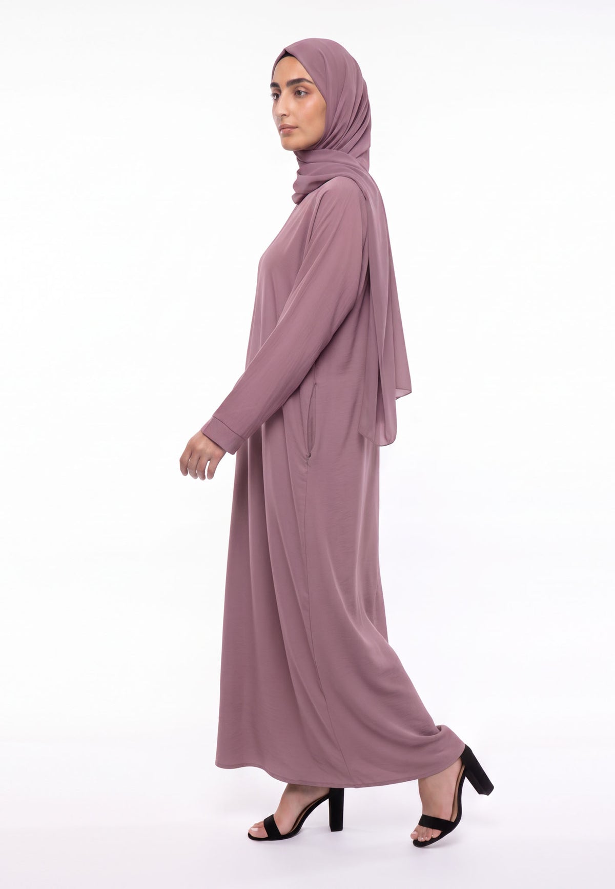 Luxury Mulberry Everyday Closed Abaya with Zip Pockets – Crepe
