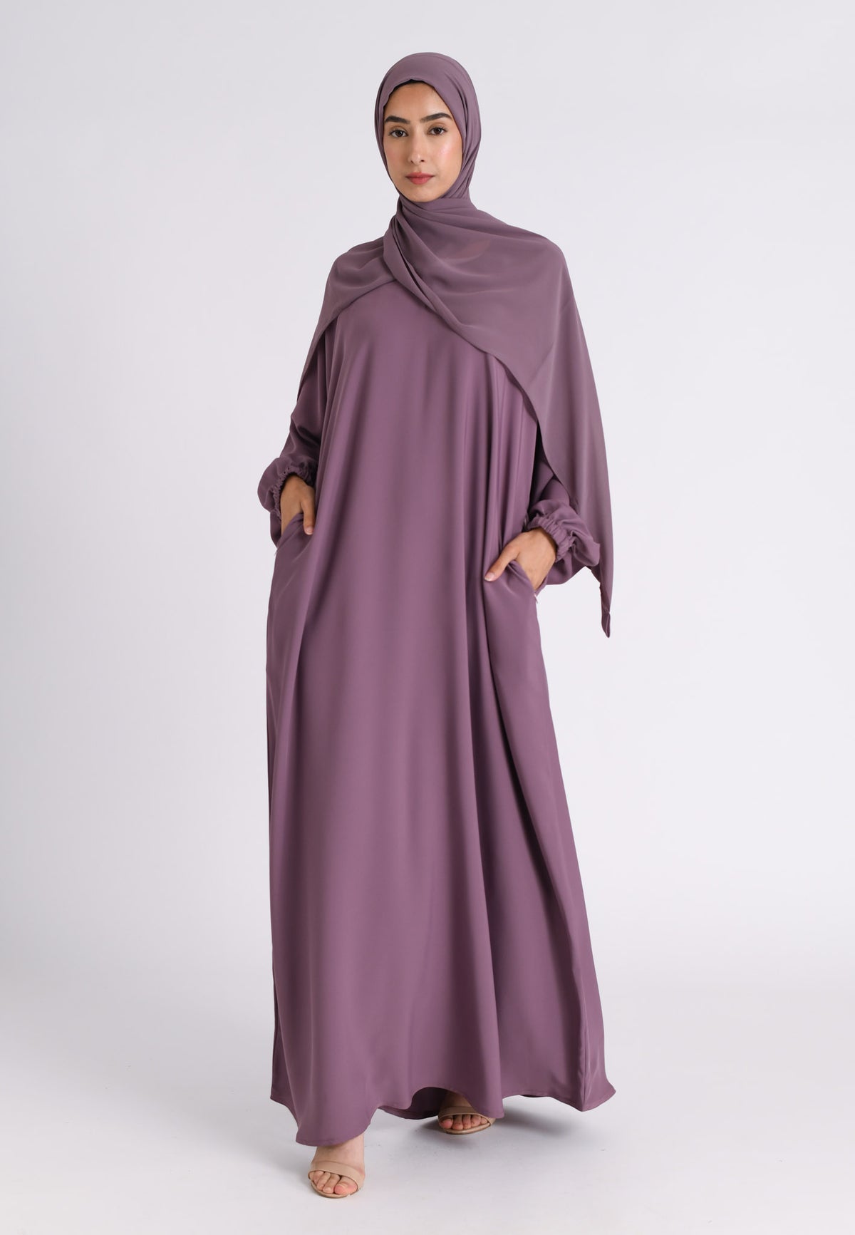 Mulberry Closed Abaya with Zip Pockets