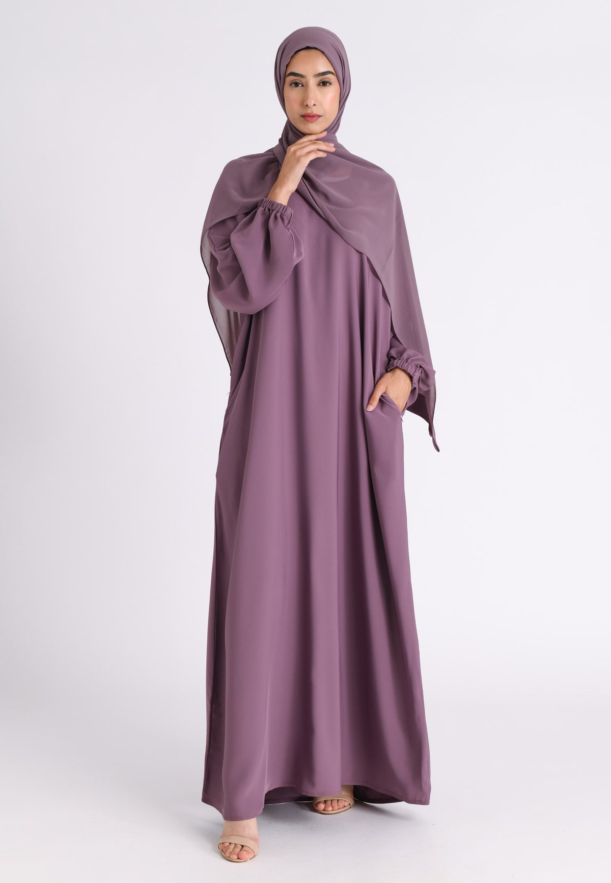 Mulberry Closed Abaya with Zip Pockets