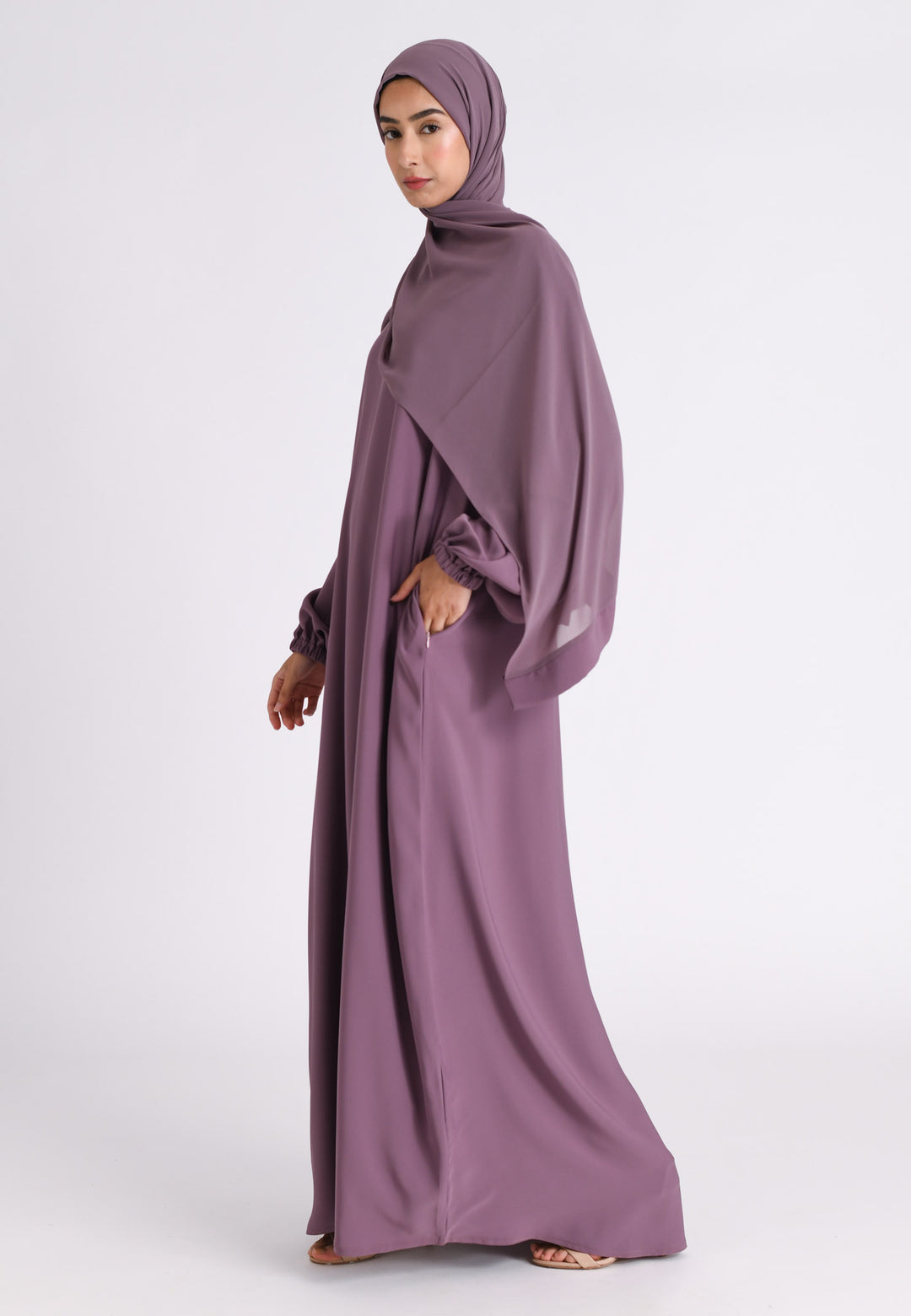 Mulberry Closed Abaya with Zip Pockets