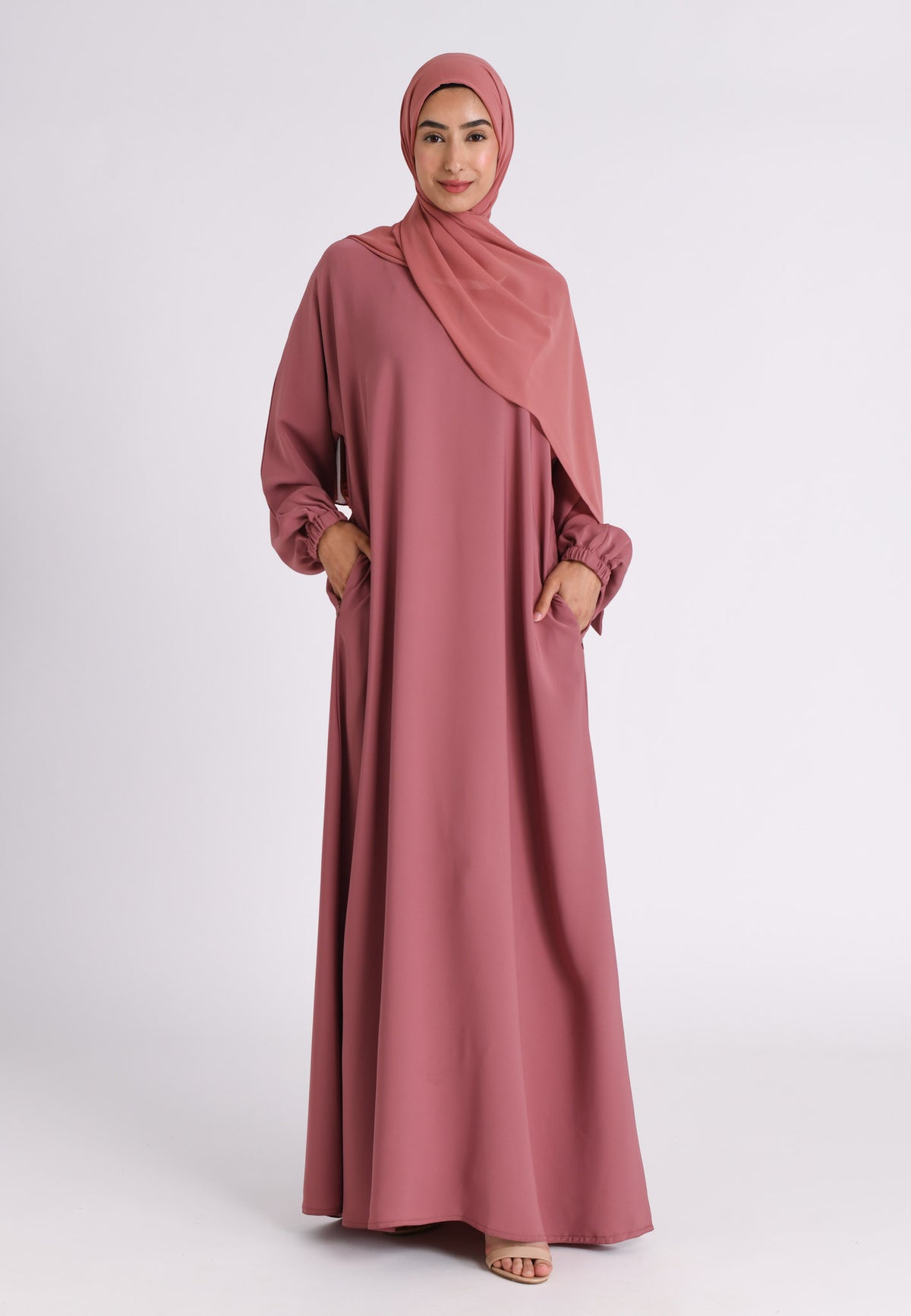 Soft Rosewood Closed Abaya with Zip Pockets