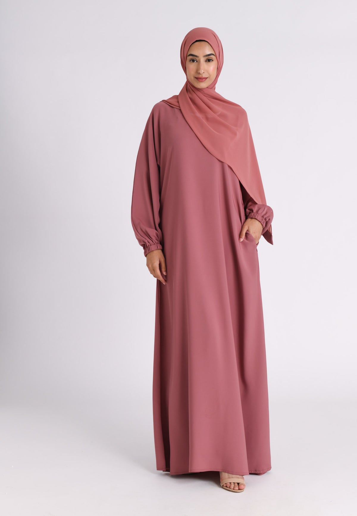 Soft Rosewood Closed Abaya with Zip Pockets