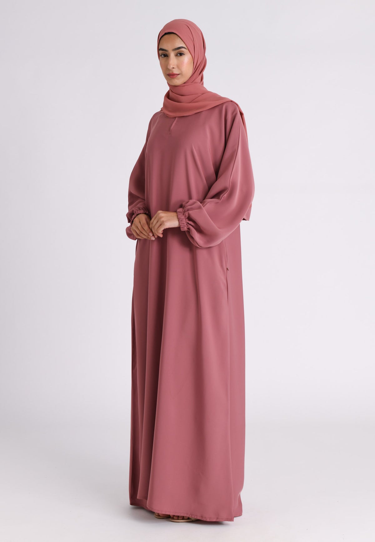 Soft Rosewood Closed Abaya with Zip Pockets