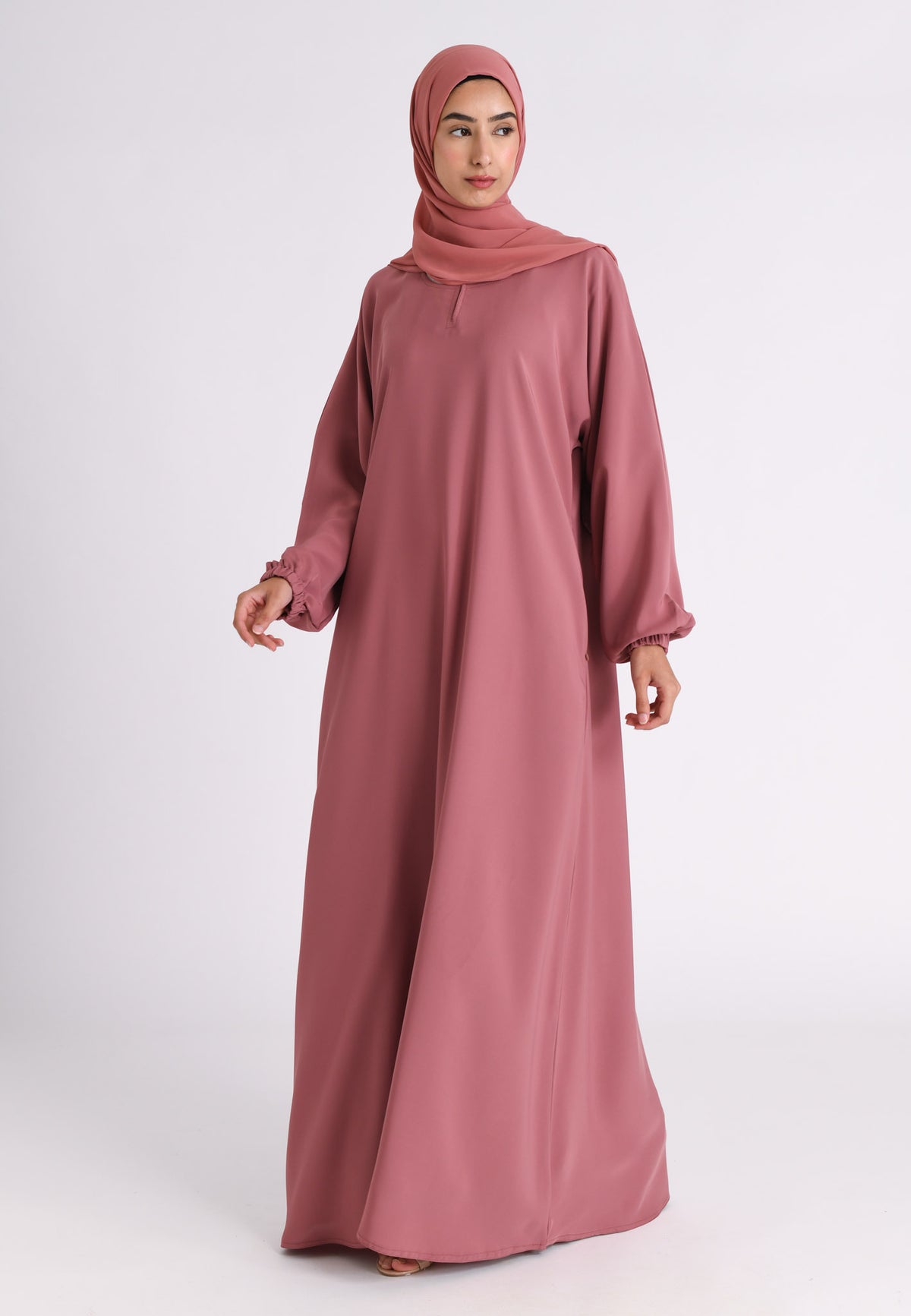 Soft Rosewood Closed Abaya with Zip Pockets