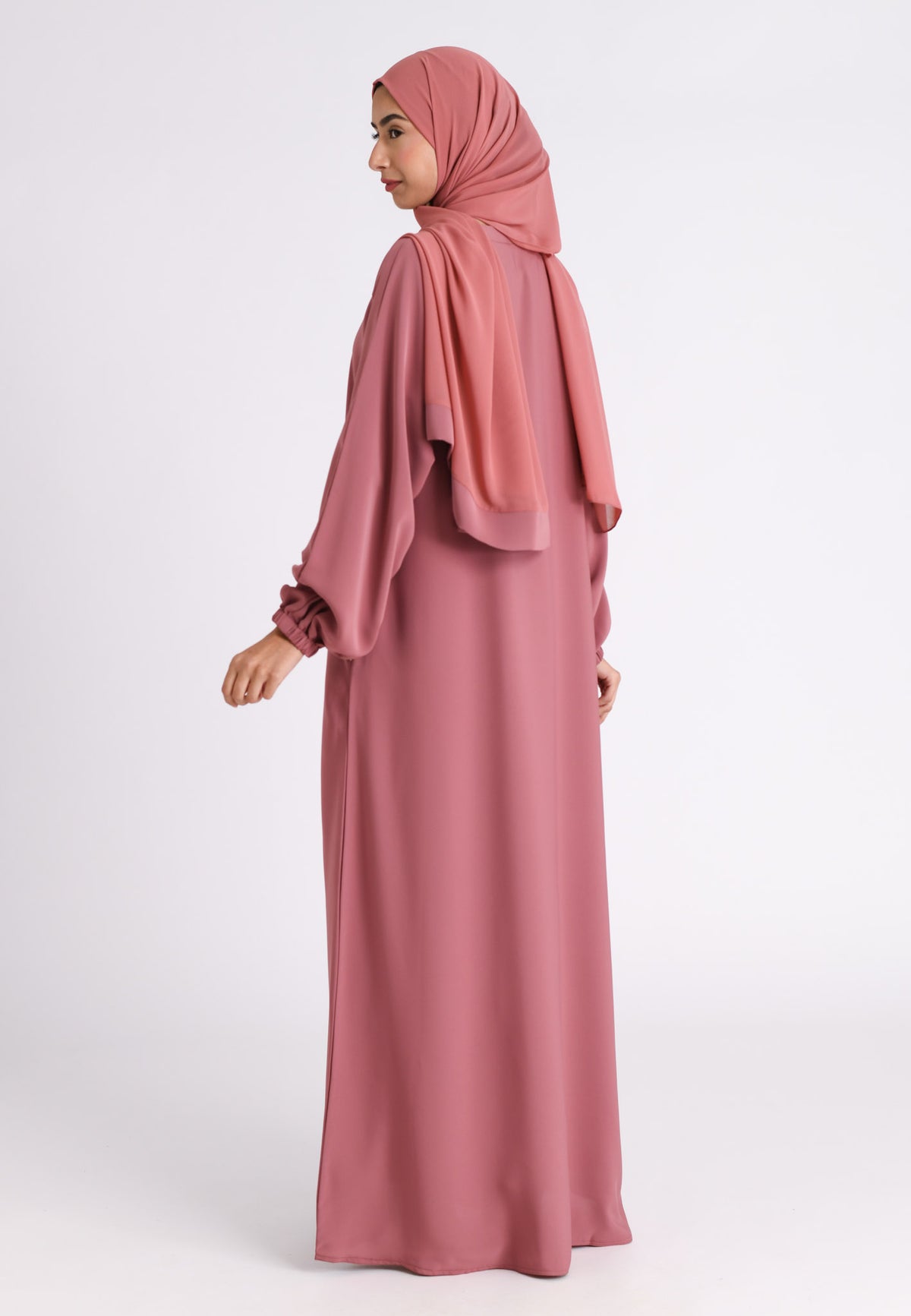 Soft Rosewood Closed Abaya with Zip Pockets
