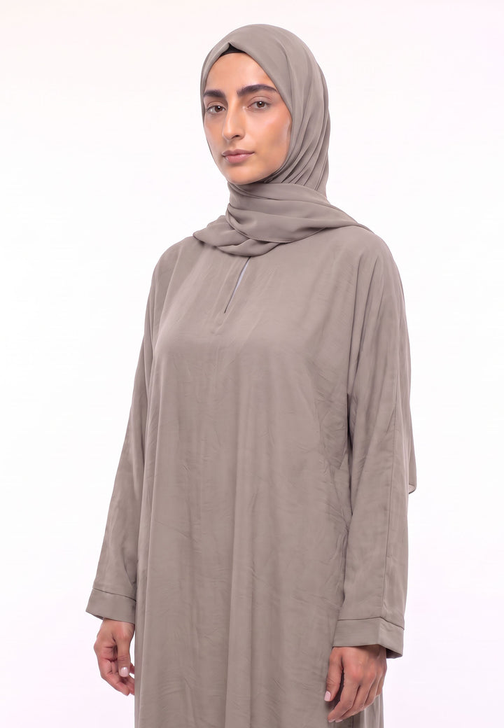 Luxury Taupe Everyday Closed Abaya with Zip Pockets – Crepe