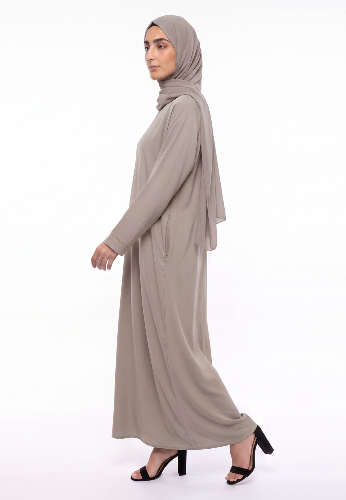 Luxury Taupe Everyday Closed Abaya with Zip Pockets – Crepe