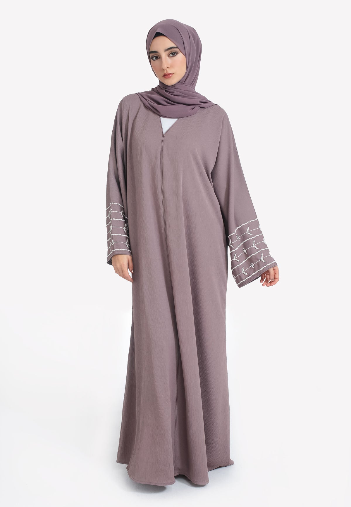 Bedrock Closed Embellished Abaya