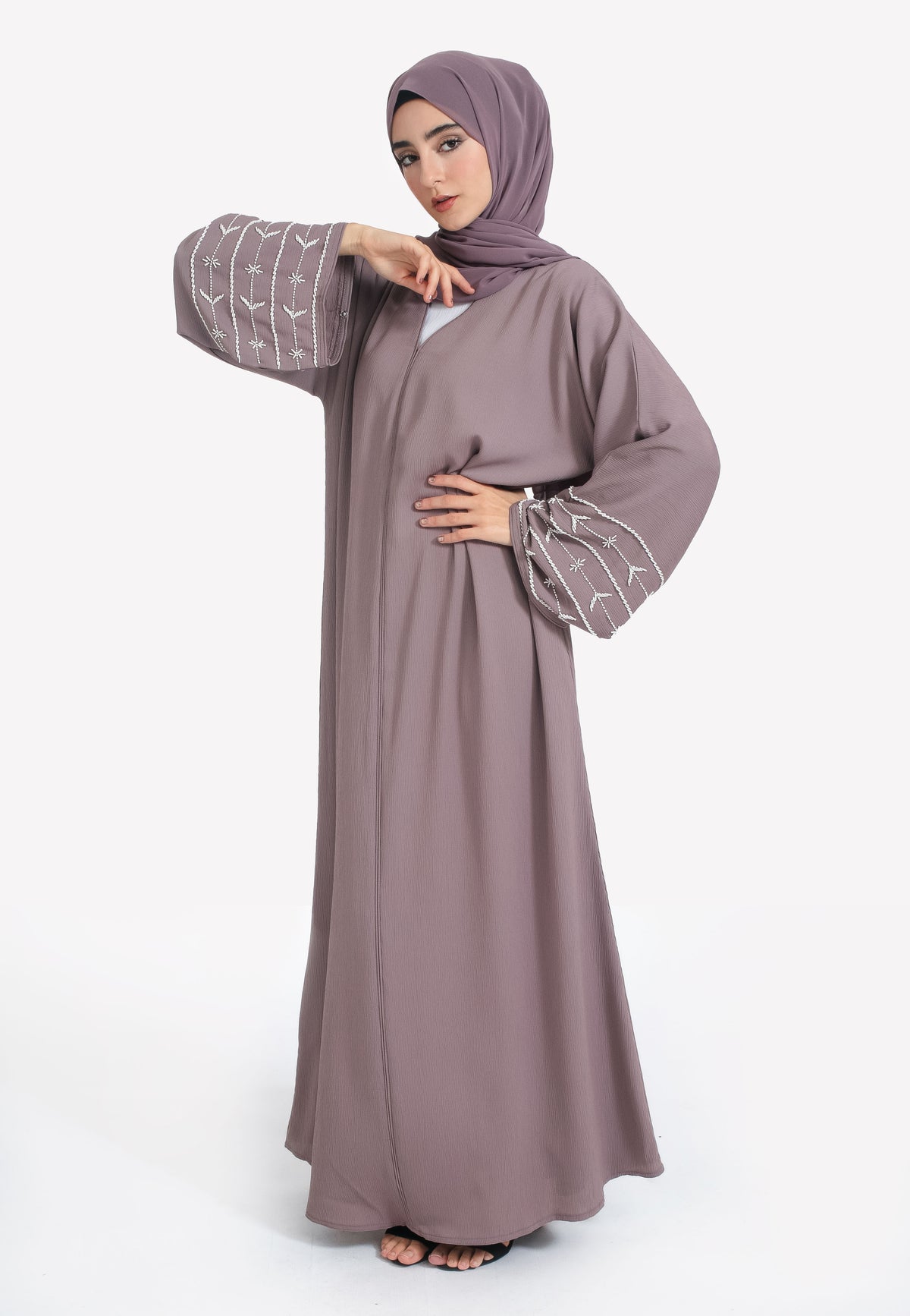 Bedrock Closed Embellished Abaya