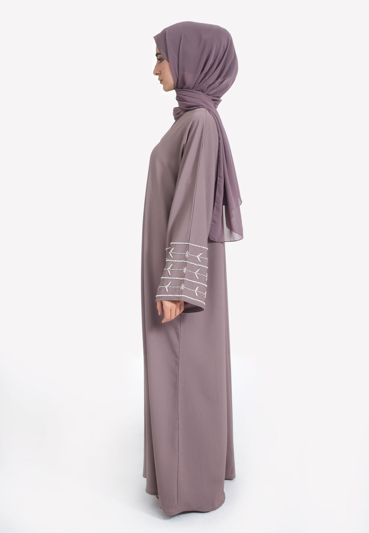 Side of Bedrock Closed Embellished Abaya
