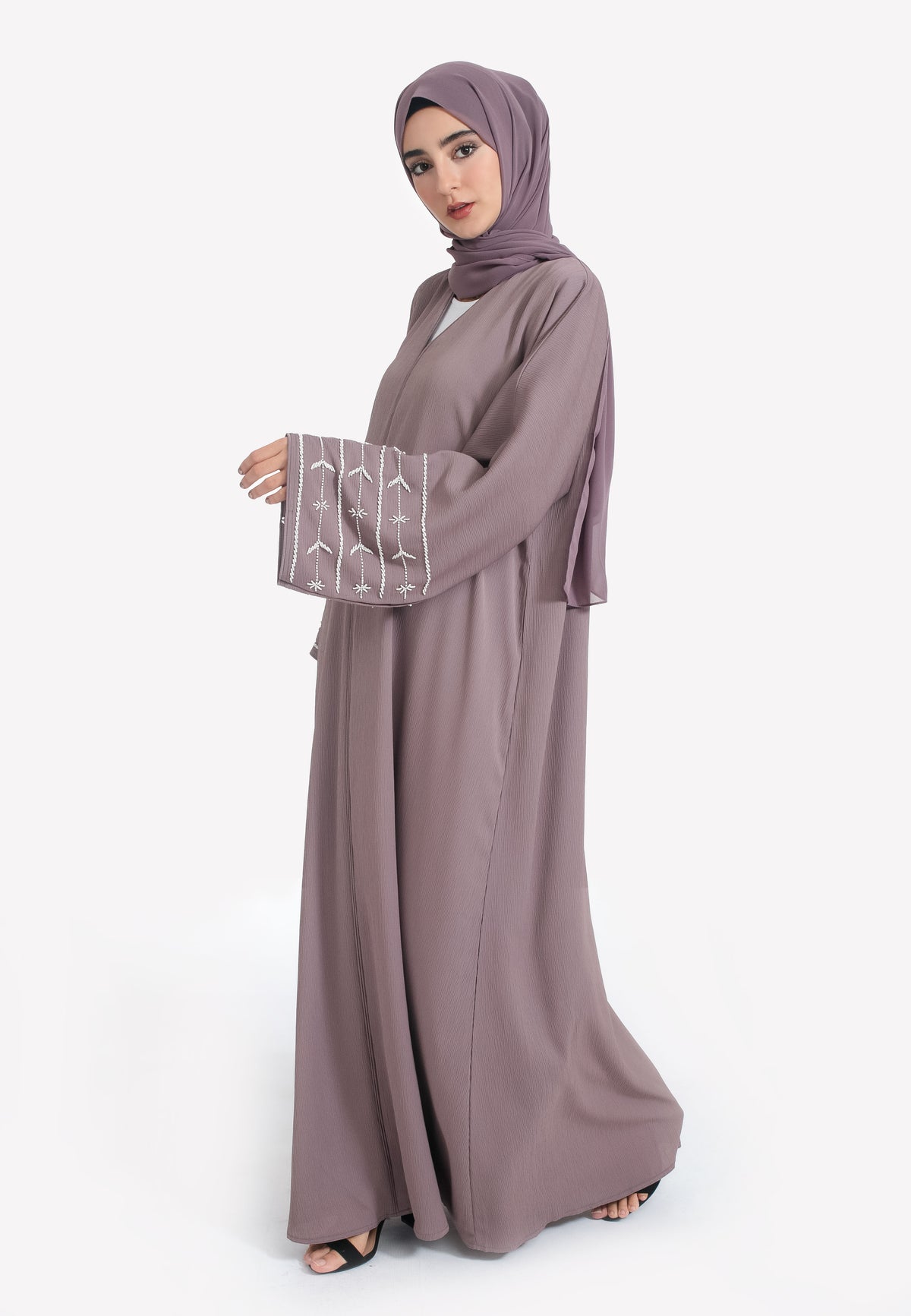 Bedrock Closed Embellished Abaya