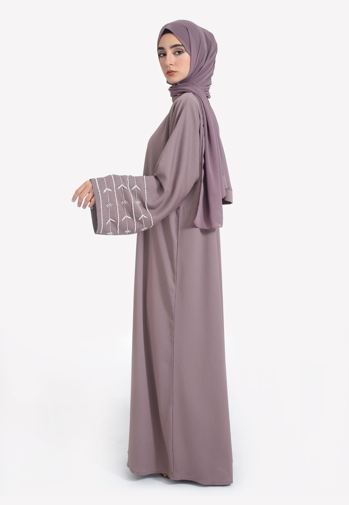Sleeves of Bedrock Closed Embellished Abaya